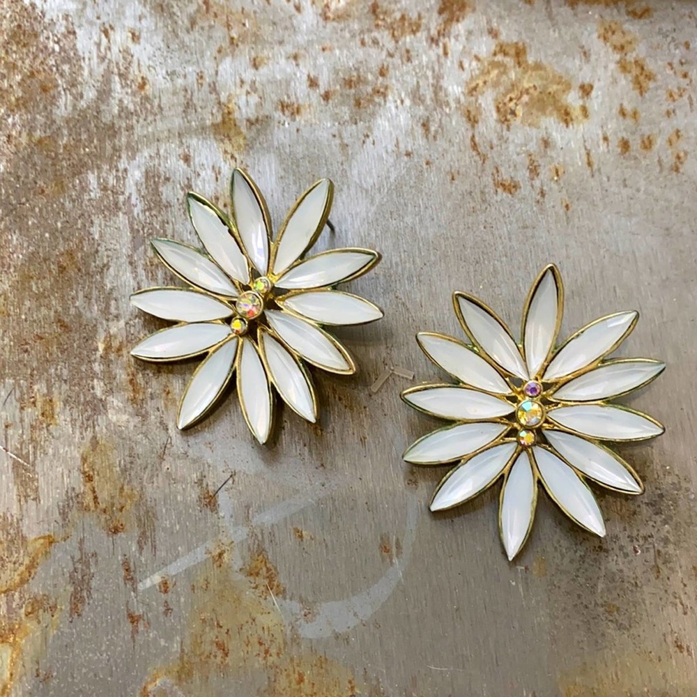 Flower earrings!